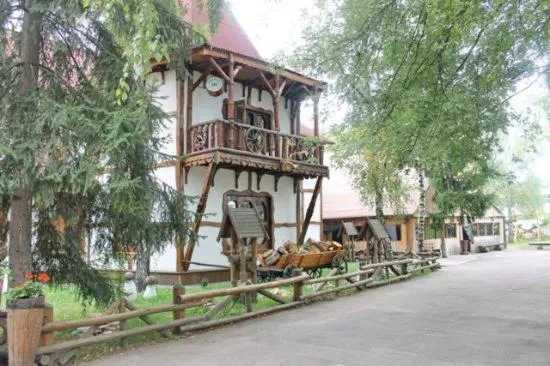 Комплекс відпочинку "Колиба"，位于Luhyny的酒店