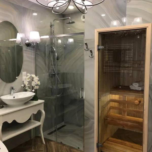 Family & Business Sauna Apartments No1 Leśny nad Zalewem Cedzyna Unikat - 3 Bedroom with Private Sauna, Bath with Hydromassage, Terrace, Garage, Catering Options，位于Krajno Pierwsze的酒店