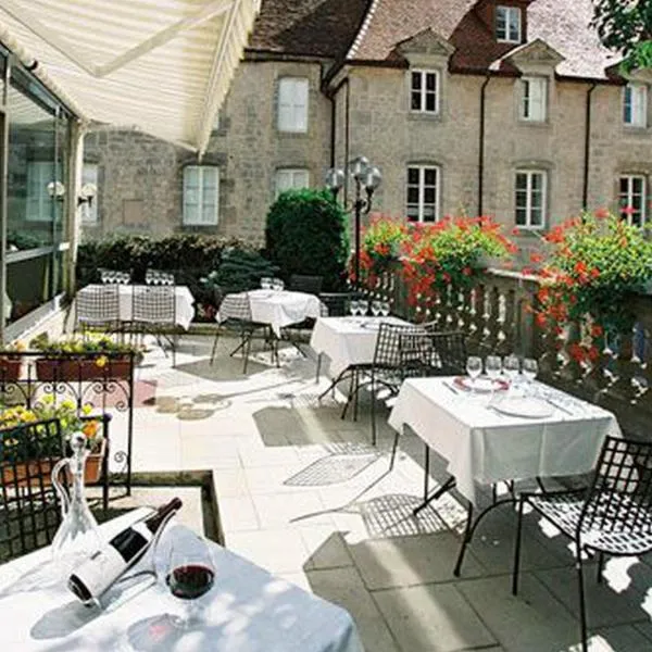 Logis Hôtel Le Cheval Blanc，位于蒙蒂尼勒鲁瓦的酒店