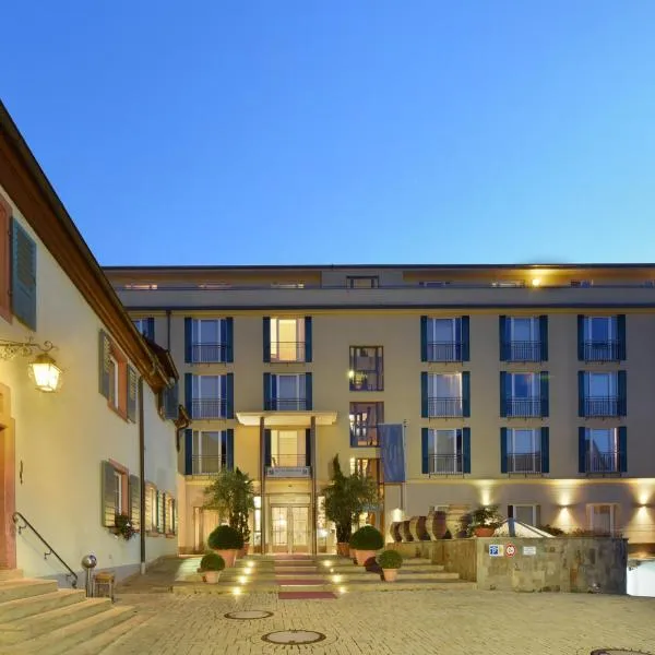 Hotel Hirschen in Freiburg-Lehen，位于Gottenheim的酒店