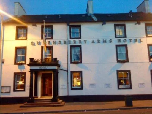 昆斯伯里阿姆斯酒店，位于Port Carlisle的酒店