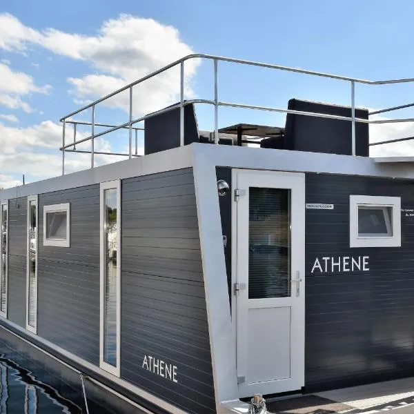 Cosy floating boatlodge Athene，位于马斯特里赫特的酒店