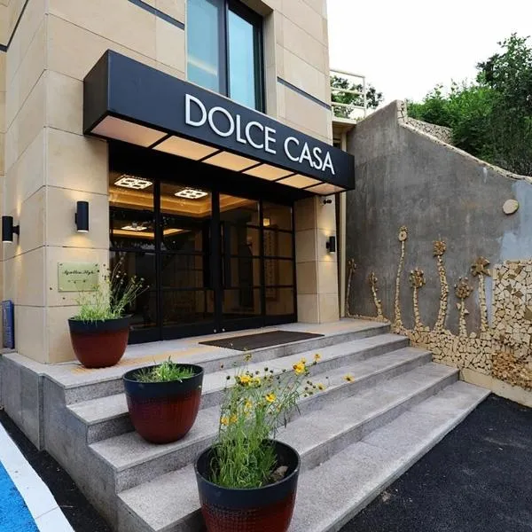 Namyangju Bukhangang dolcecasa hotel，位于Sŏngnim-dong的酒店