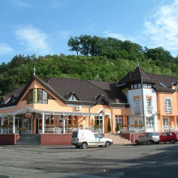 Galcsik Fogadó，位于Mihálygerge的酒店
