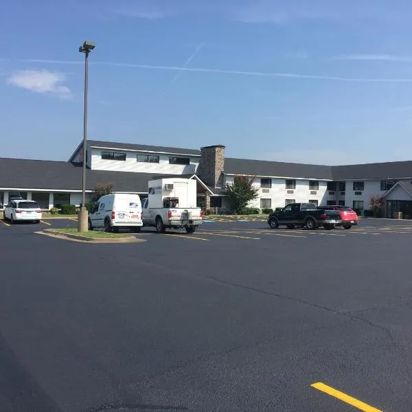 Regency Inn and Suites，位于Stilwell的酒店
