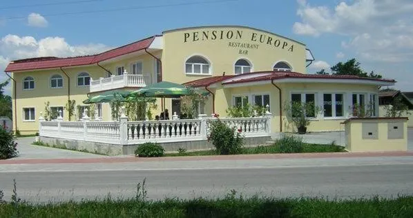 PENZION EUROPA Diakovce，位于Trnovec nad Váhom的酒店