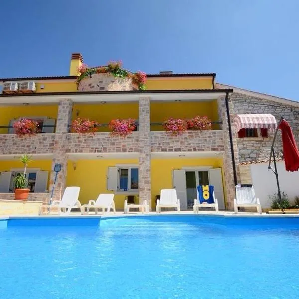 Apartments Villa Mimi，位于Sinožići的酒店