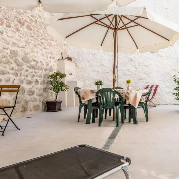 Carlentini house B&B，位于科米索的酒店