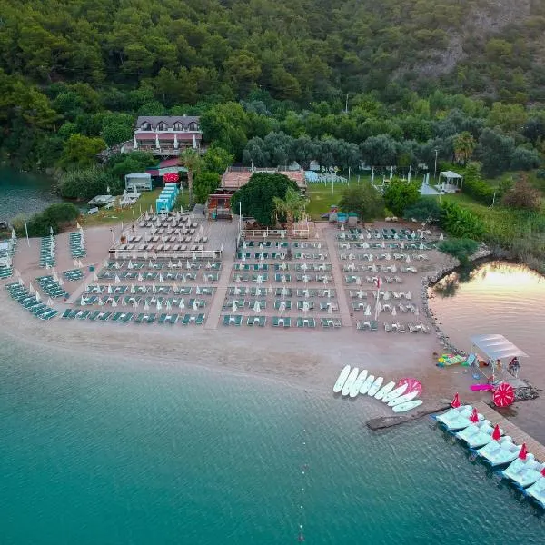 S3海马海滩俱乐部酒店，位于厄吕代尼兹的酒店