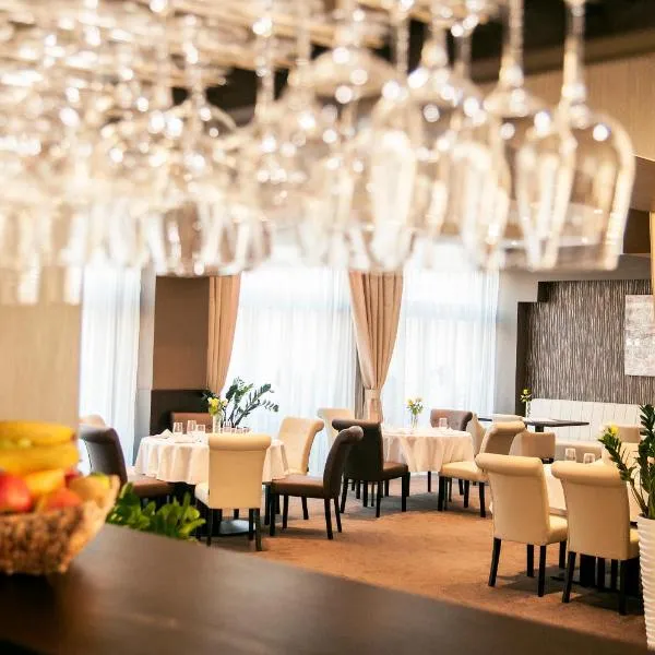 AZUL Hotel & Restaurant Partizánske，位于Klátova Nová Ves的酒店