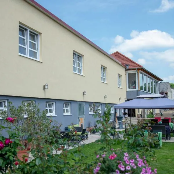 Ranchzimmer am Hippo-Campus Reit- und Therapiezentrum，位于Schönabrunn的酒店