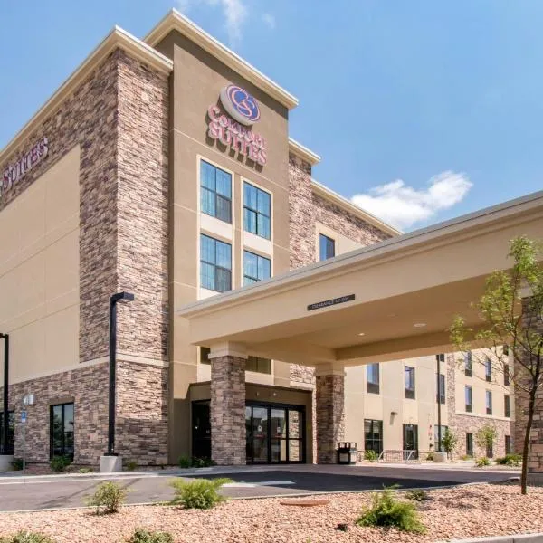 Comfort Suites Denver near Anschutz Medical Campus，位于Watkins的酒店