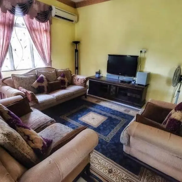 Homestay Jasmin Indah, Senawang (free wifi)，位于Siliau的酒店