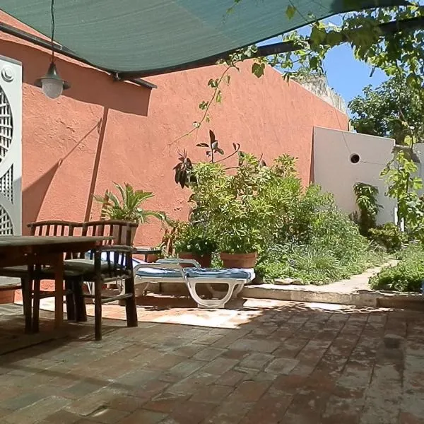 Tavira Townhome with private Garden，位于塔维拉的酒店