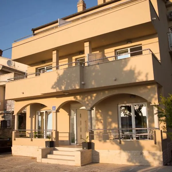 Apartments and Rooms Lux，位于Klarićevac的酒店