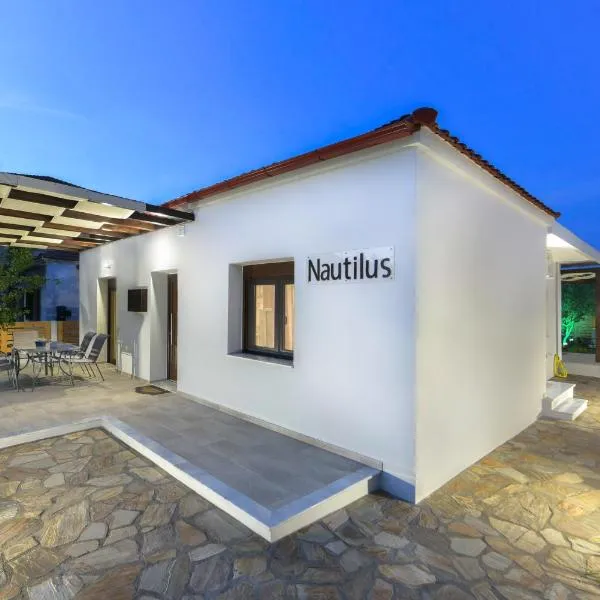 Νautilus luxury apartments，位于伊里斯斯的酒店