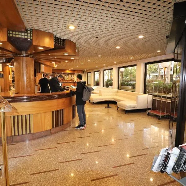 多梅尼基诺酒店，位于卡萨格的酒店