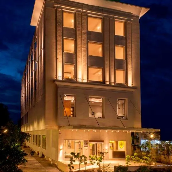Lemon Tree Hotel Lucknow，位于Bijnaur的酒店