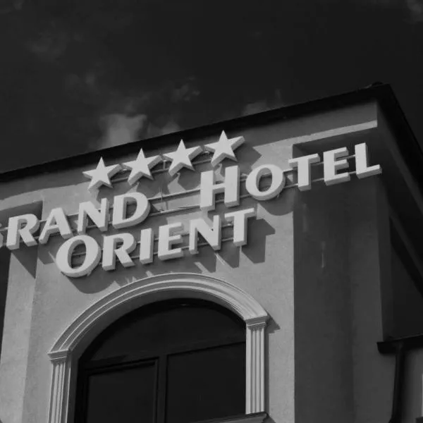 布勒伊拉东方格兰德酒店，位于Baldovineşti的酒店