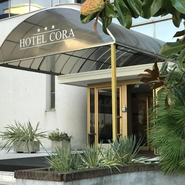 科拉酒店，位于Verano Brianza的酒店