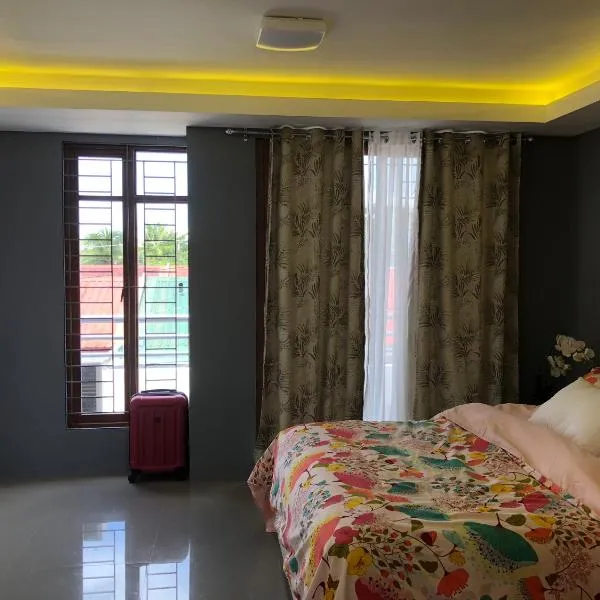 *3BR/*3Bath Fully Furnished Town House - BICOL，位于Buluang的酒店