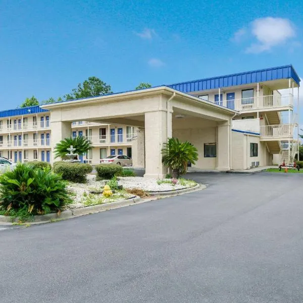 Motel 6-Pooler, GA - Savannah Airport，位于Bloomingdale的酒店