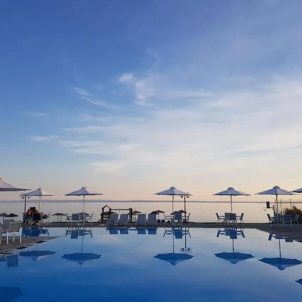 阿尔客诺俄斯海滩公寓式酒店，位于基拉奇尼的酒店
