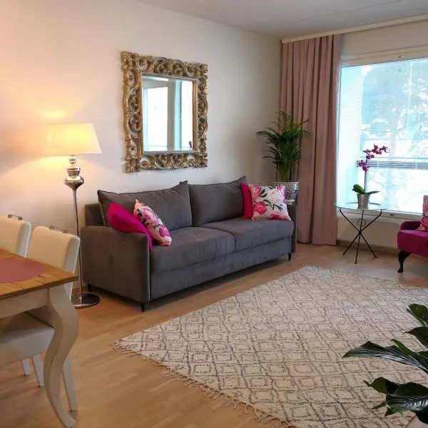 Charming Pine View Apartment，位于Östersundom的酒店
