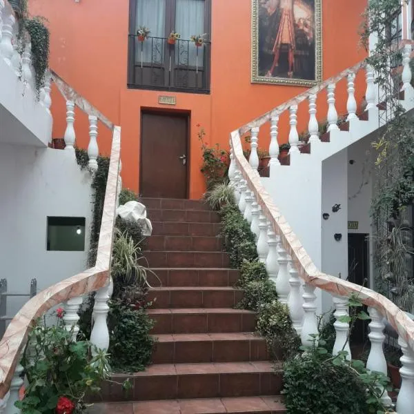 图克斯拉皇家金堡旅馆，位于Santa Lucía的酒店