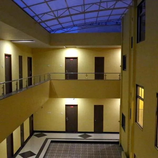 Hotel Varenya Inn，位于Yavatmāl的酒店