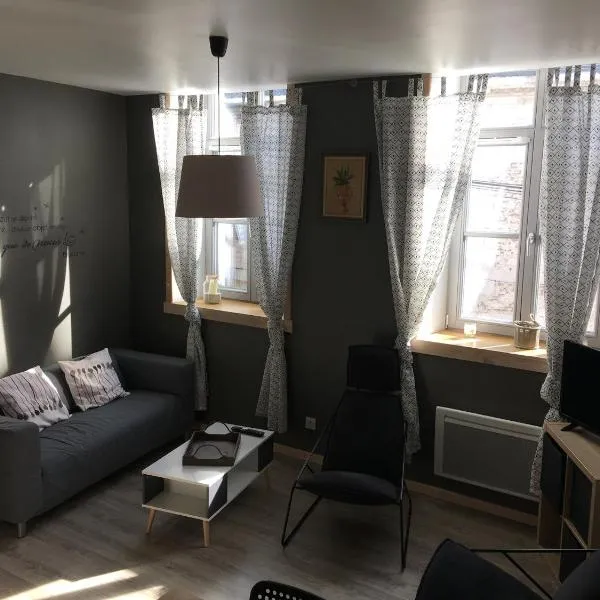 Appartement impeccable en centre ville，位于日韦的酒店