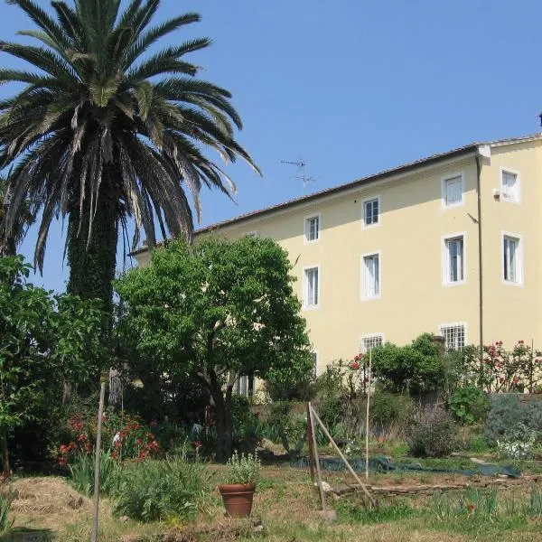 Casa Marcè a "Sonno"，位于Petrognano的酒店