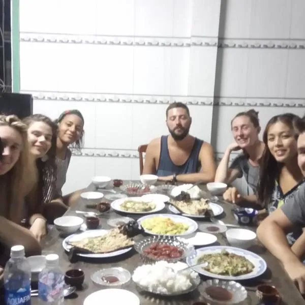 mekong floating market Nam Giang homestay，位于丐县的酒店