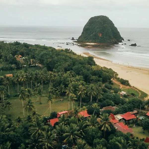 Mojosurf Camp Red Island，位于Pasanggaran的酒店
