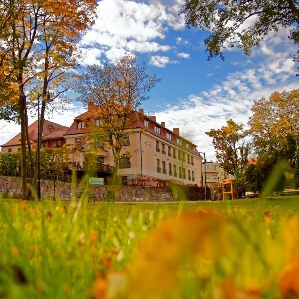 Hotel i Restauracja "Pod Orłem"，位于奥斯特基采的酒店