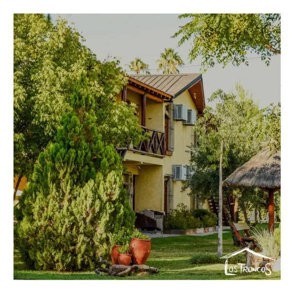 树干山林小屋，位于圣拉斐尔的酒店