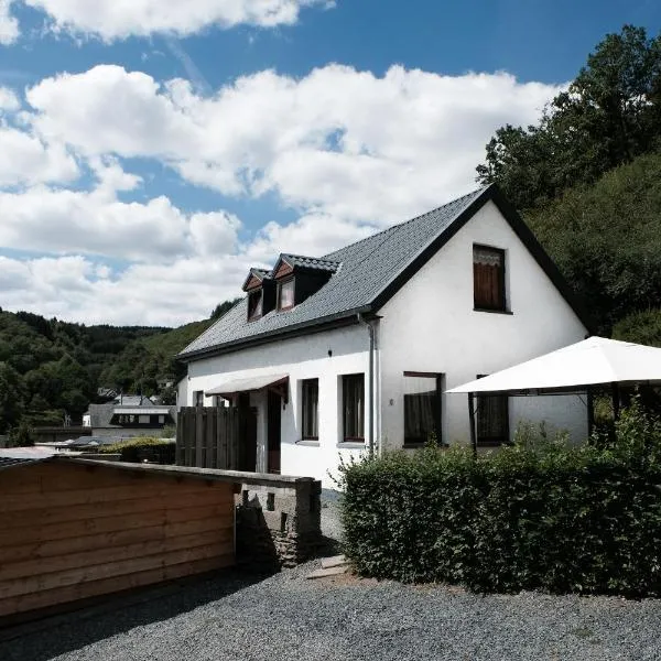 Basic vakantiehuisje op val d'Or，位于Enscherange的酒店