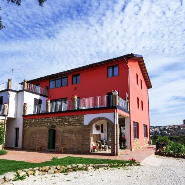 La Casa Rossa Country House，位于皮亚扎-阿尔梅里纳的酒店