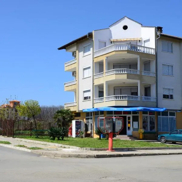 Kirovi House - guest rooms，位于茨雷沃的酒店