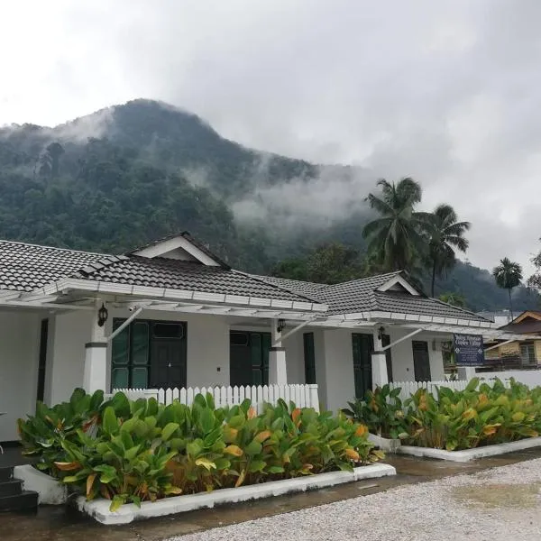 巴陵山花园村木屋，位于Baling的酒店