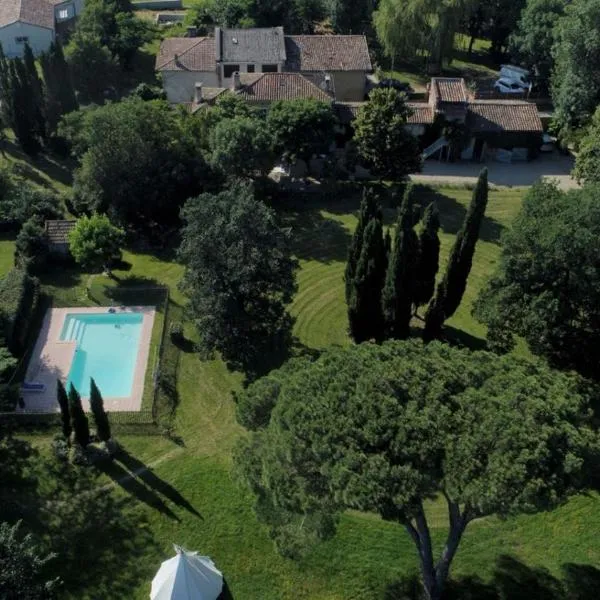 Villa Toscane - Atelier d'Artistes et B&B à 20 mn de Toulouse，位于Garidech的酒店