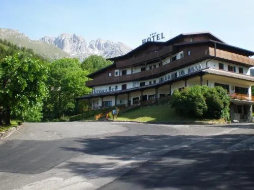 拉洛萨住宅酒店，位于卡斯蒂奥内·德拉·佩雷索的酒店