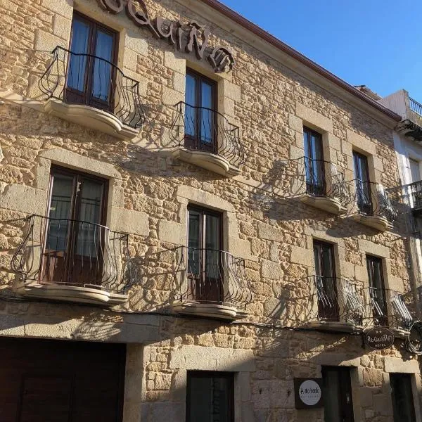 Hotel Roquiño，位于卡尔达斯·德·雷斯的酒店
