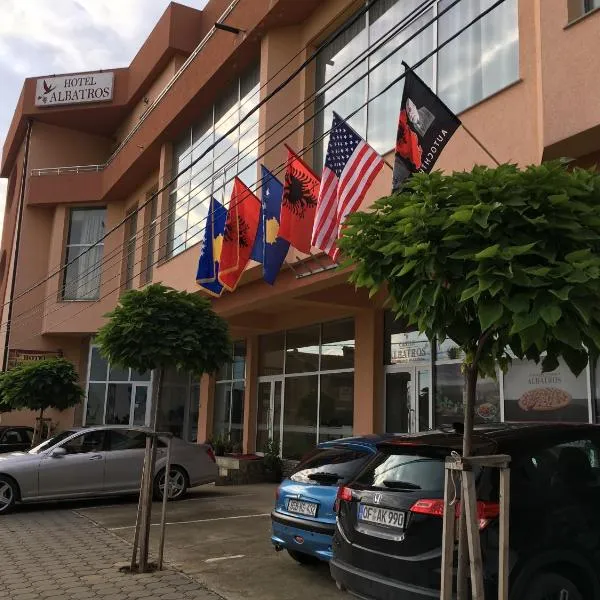 信天翁酒店，位于Suharekë的酒店