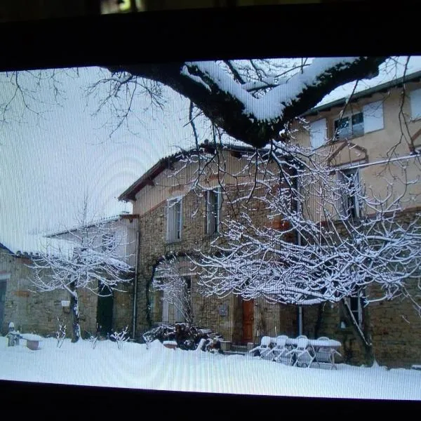 Chambres à la ferme de falgas，位于Pomy的酒店