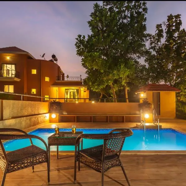 SaffronStays Ekaant, Vikramgad - party-perfect pool villa with spacious lawn，位于Jawhār的酒店
