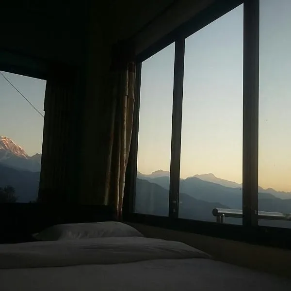 Himalayan crown lodge，位于Astam的酒店