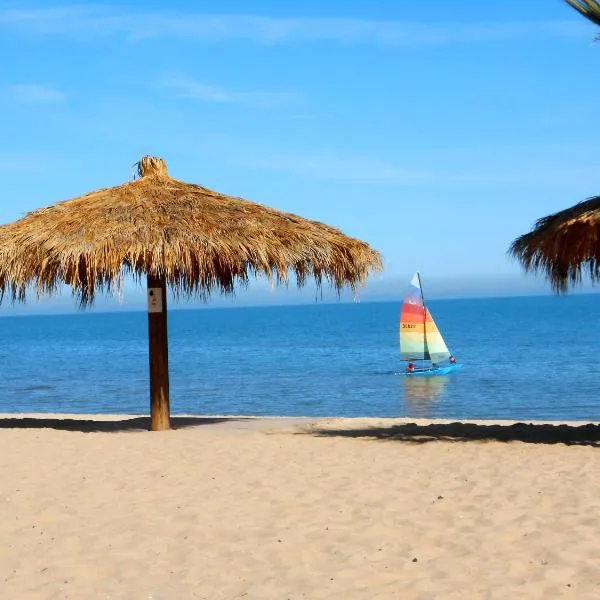 #36 Bungalow Seaside Hotel & Victors RV Park，位于Playa El Paraíso的酒店