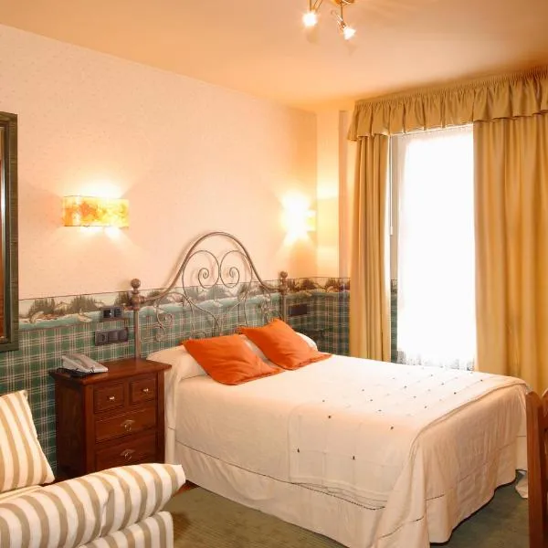马路房地产酒店，位于Miravalles的酒店