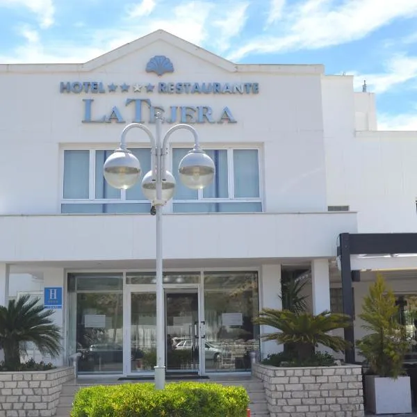 Hotel-Restaurante Jardines La Tejera，位于阿穆尼亚-德阿尔曼索拉的酒店